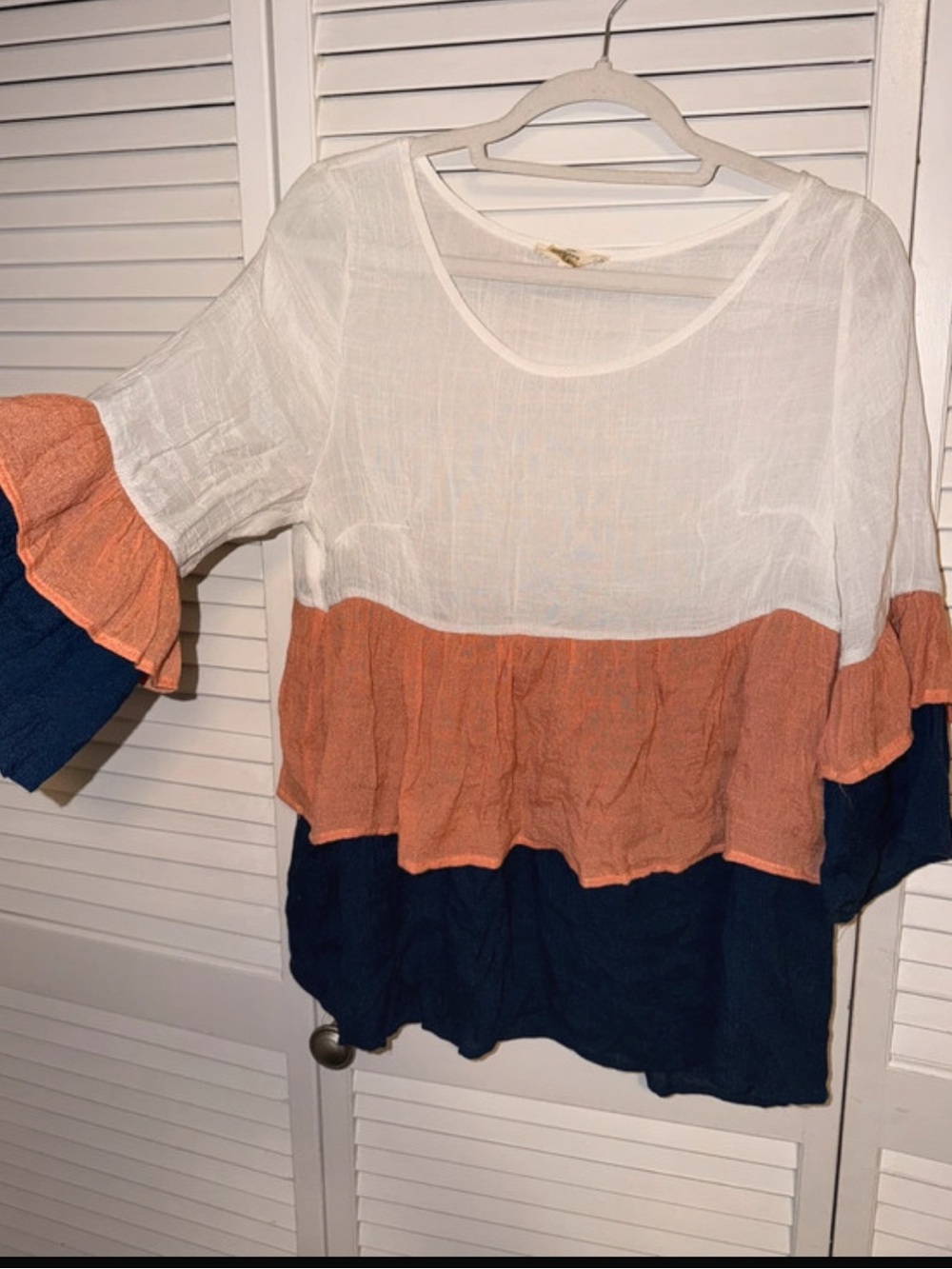 entro Colorblock Ruffle Sleeve Tunic in White, Rust & Navy